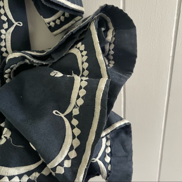 Vintage Leandra Crochet Embroideries Blue & White Floral Caftan - Picture 10 of 14